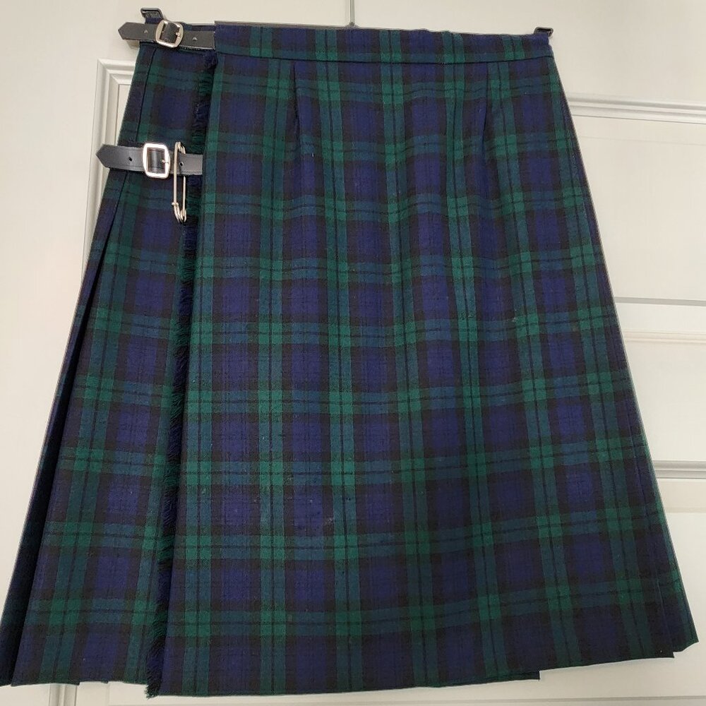 Ladies Scottish Tartan pleated skirt in Navy blue/green colors - Size UK 12